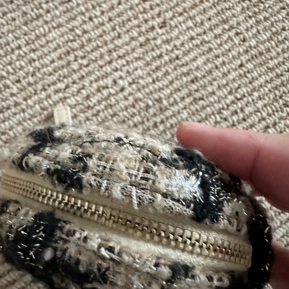 Chanel tweed pouch - Picture 4 of 8